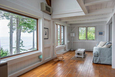 The Seaward - Renee 7