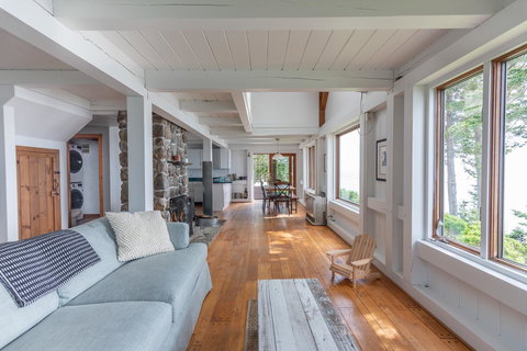 The Seaward - Renee 4