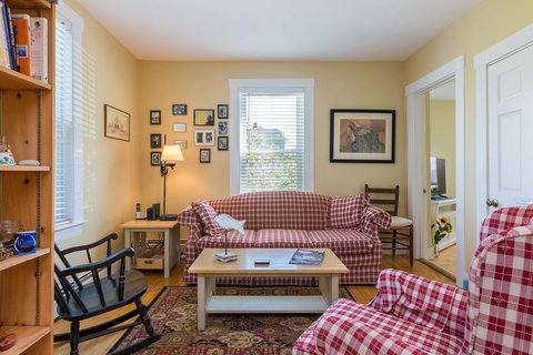 Jordan's Beach House - Renee 1