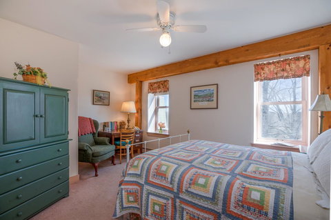 Maple Hill Farm Inn - Internet Find 15