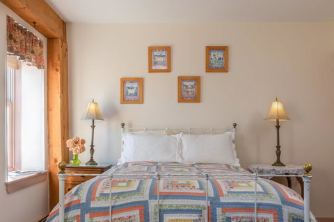 Maple Hill Farm Inn - Internet Find 17