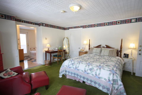 Maple Hill Farm Inn - Internet Find 27