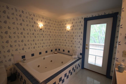 Maple Hill Farm Inn - Internet Find 40