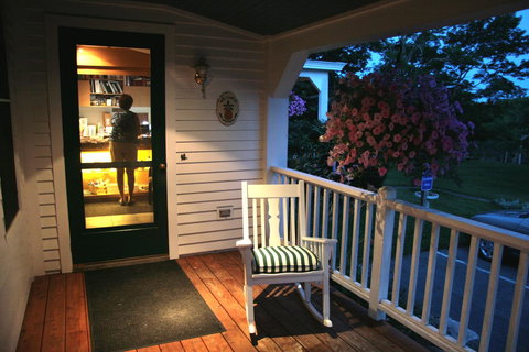 Maple Hill Farm Inn - Internet Find 18