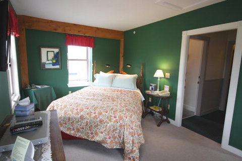 Maple Hill Farm Inn - Internet Find 44