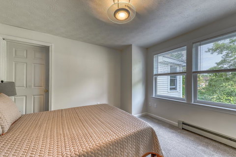 Arbor Lane Delight - Renee 7