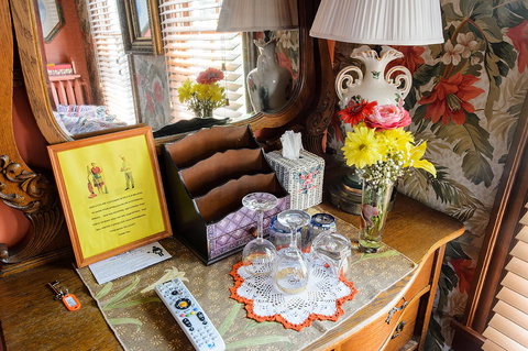 Academy Bed & Breakfast - Internet Find 11