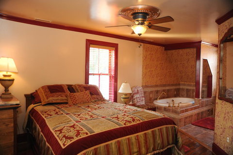 Academy Bed & Breakfast - Internet Find 1