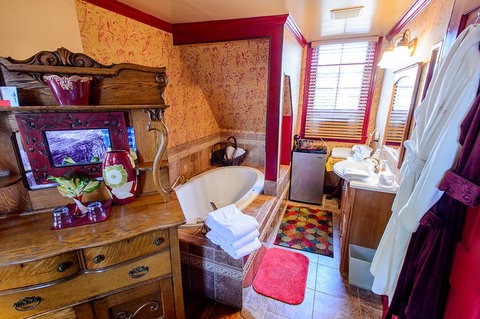 Academy Bed & Breakfast - Internet Find 18