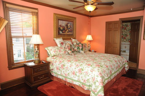 Academy Bed & Breakfast - Internet Find 2