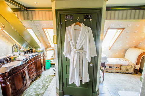 Academy Bed & Breakfast - Internet Find 20