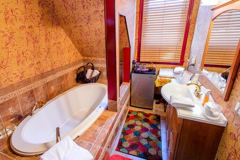 Academy Bed & Breakfast - Internet Find 16