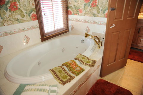 Academy Bed & Breakfast - Internet Find 3