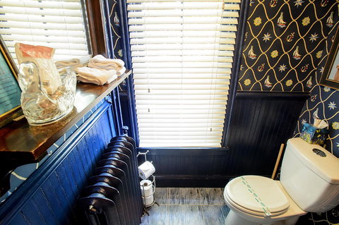 Academy Bed & Breakfast - Internet Find 14