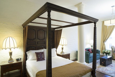 The Barrington - Renee 7