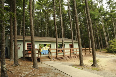 Gateway To Cape Cod Two-Bedroom Park Model 5 - Swimm 4