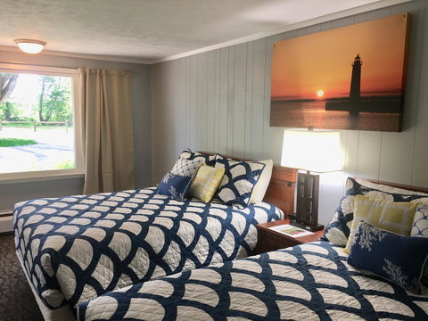 Elk Rapids Lakeshore Inn - Renee 16