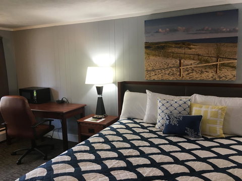 Elk Rapids Lakeshore Inn - Renee 13