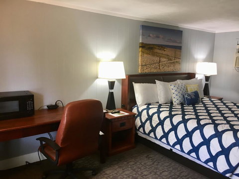 Elk Rapids Lakeshore Inn - Renee 12