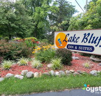 Lake Bluff Inn and Suites