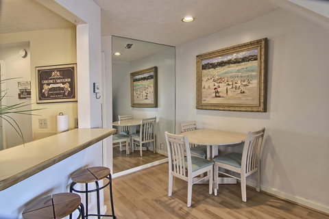 302 North Shore Inn - Renee 22