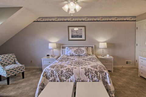 302 North Shore Inn - Renee 18