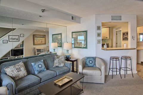 302 North Shore Inn - Renee 8