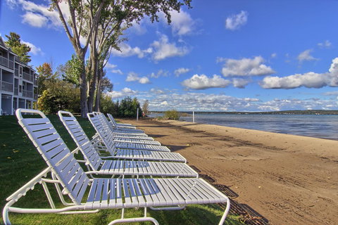 302 North Shore Inn - Renee 6