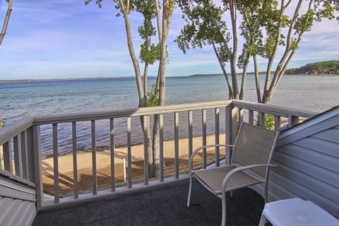 302 North Shore Inn - Renee 4