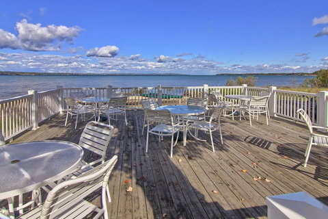 302 North Shore Inn - Renee 3