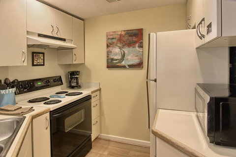 302 North Shore Inn - Renee 21