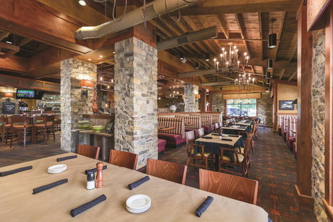 Best Western Plus Bloomington Hotel - Swimm 32