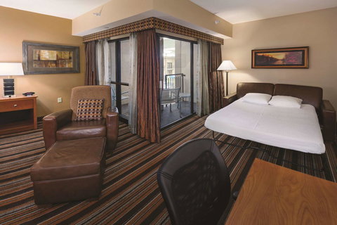 Best Western Plus Bloomington Hotel - Swimm 43