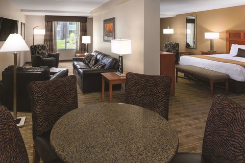 Best Western Plus Bloomington Hotel - Swimm 30