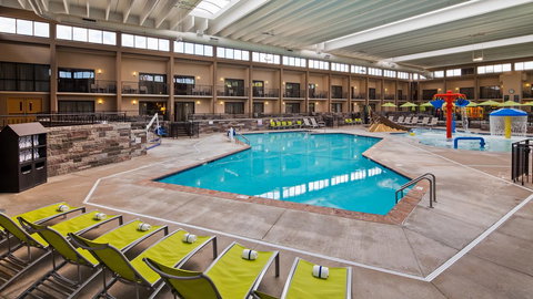 Best Western Plus Bloomington Hotel - Swimm 2