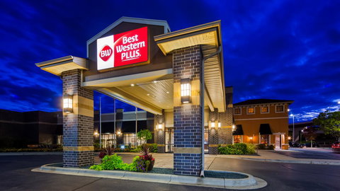 Best Western Plus Bloomington Hotel - Swimm 4
