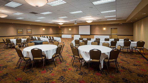 Best Western Plus Bloomington Hotel - Swimm 6