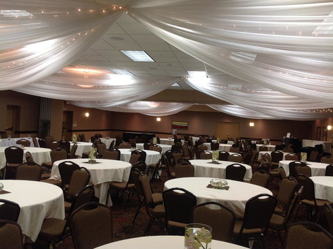 Best Western Plus Bloomington Hotel - Swimm 17