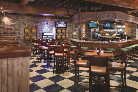 Best Western Plus Bloomington Hotel - Swimm 41