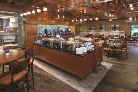 Best Western Plus Bloomington Hotel - Swimm 35