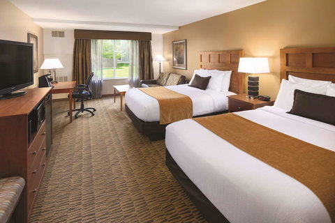 Best Western Plus Bloomington Hotel - Swimm 28