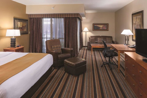 Best Western Plus Bloomington Hotel - Swimm 23