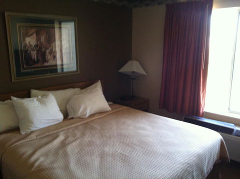 Days Inn By Wyndham Worthington - Internet Find 25