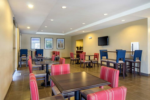 Comfort Suites & Conference Center Worthington - Internet Find 19