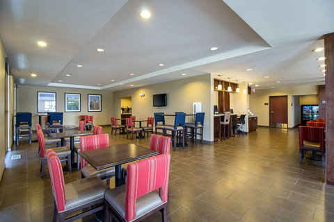 Comfort Suites & Conference Center Worthington - Internet Find 33