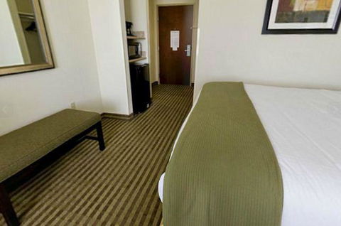 Holiday Inn Express Hotel & Suites Biloxi- Ocean Springs - Internet Find 22