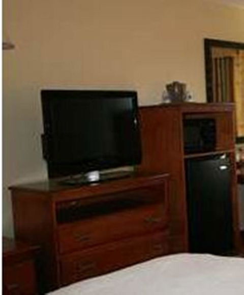 Hampton Inn & Suites McComb - Renee 18
