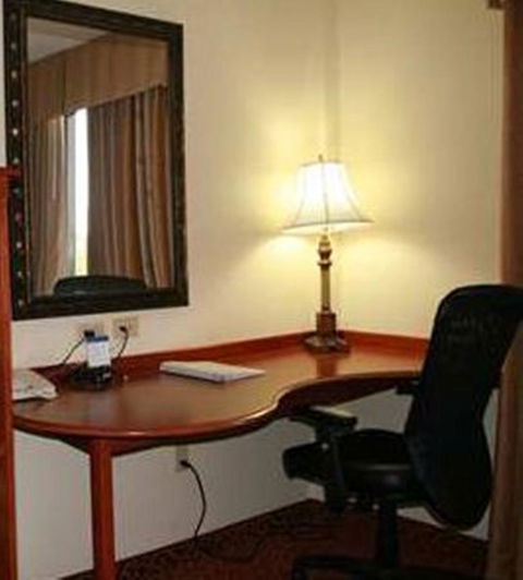 Hampton Inn & Suites McComb - Renee 19