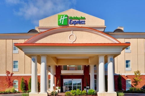 Holiday Inn Express McComb - Renee 0