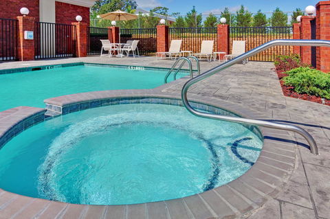 Holiday Inn Express McComb - Renee 17